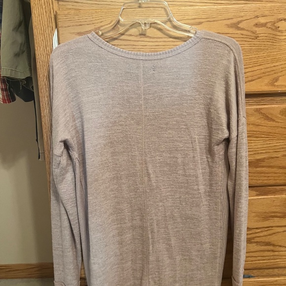Abercrombie soft and cozy light pink v neck sweater - Picture 4 of 4